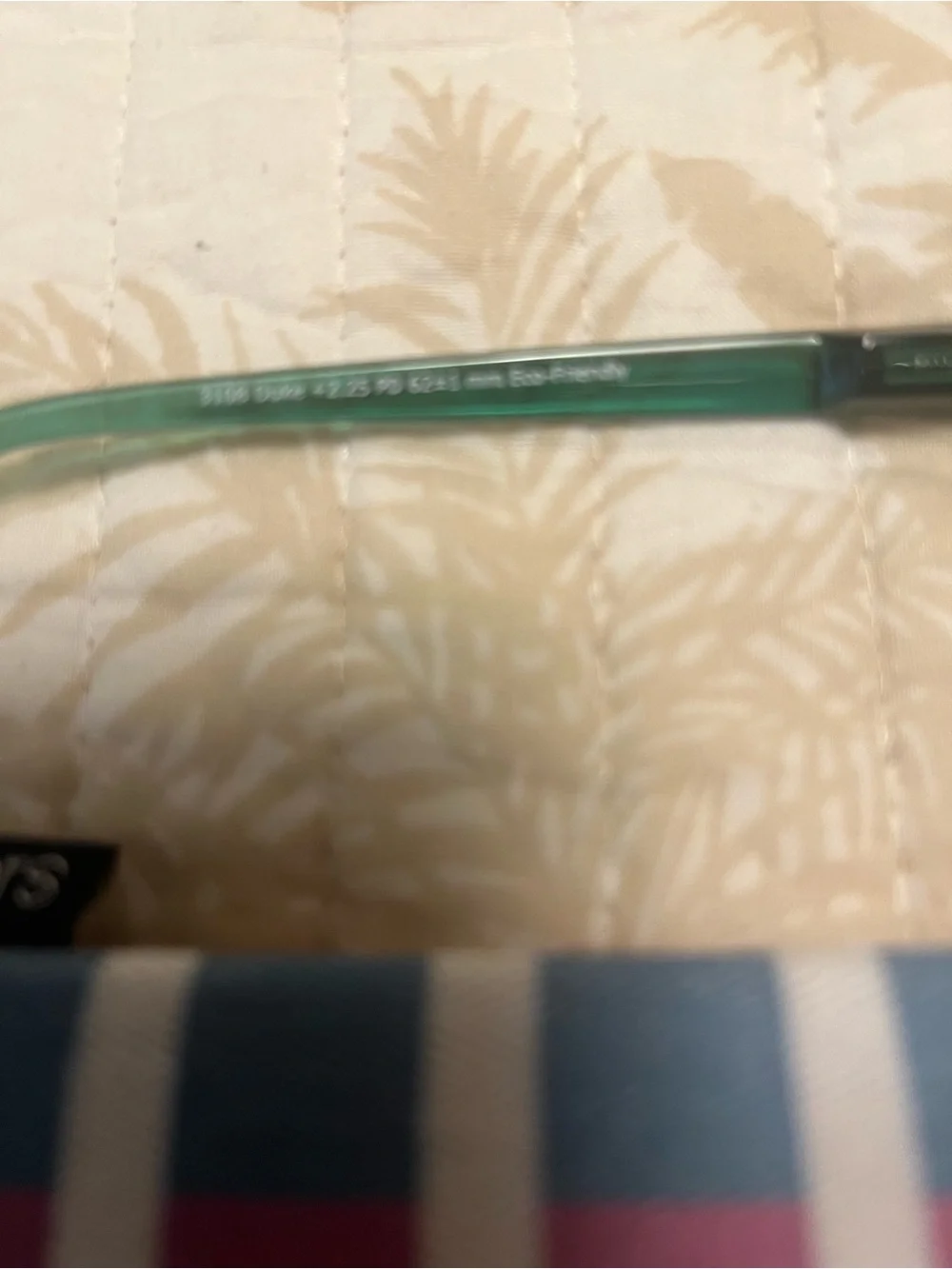 Peepers Green Round Reading Glasses (2.50) with Striped Sleeve